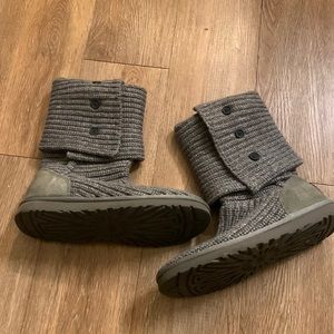 UGG button knit boot “classic cardy”
